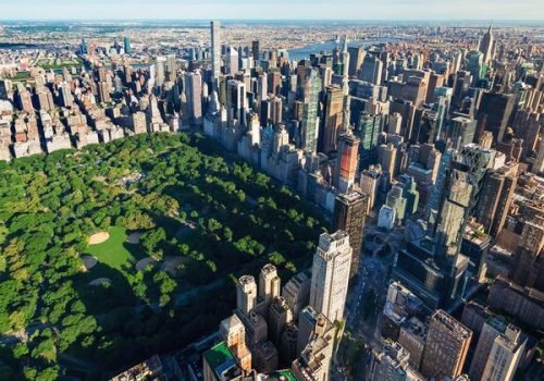 © Adobe Stock/Tierney
                          O centro de Manhattan, na cidade de Nova York, se ergue imponente sobre o Central Park